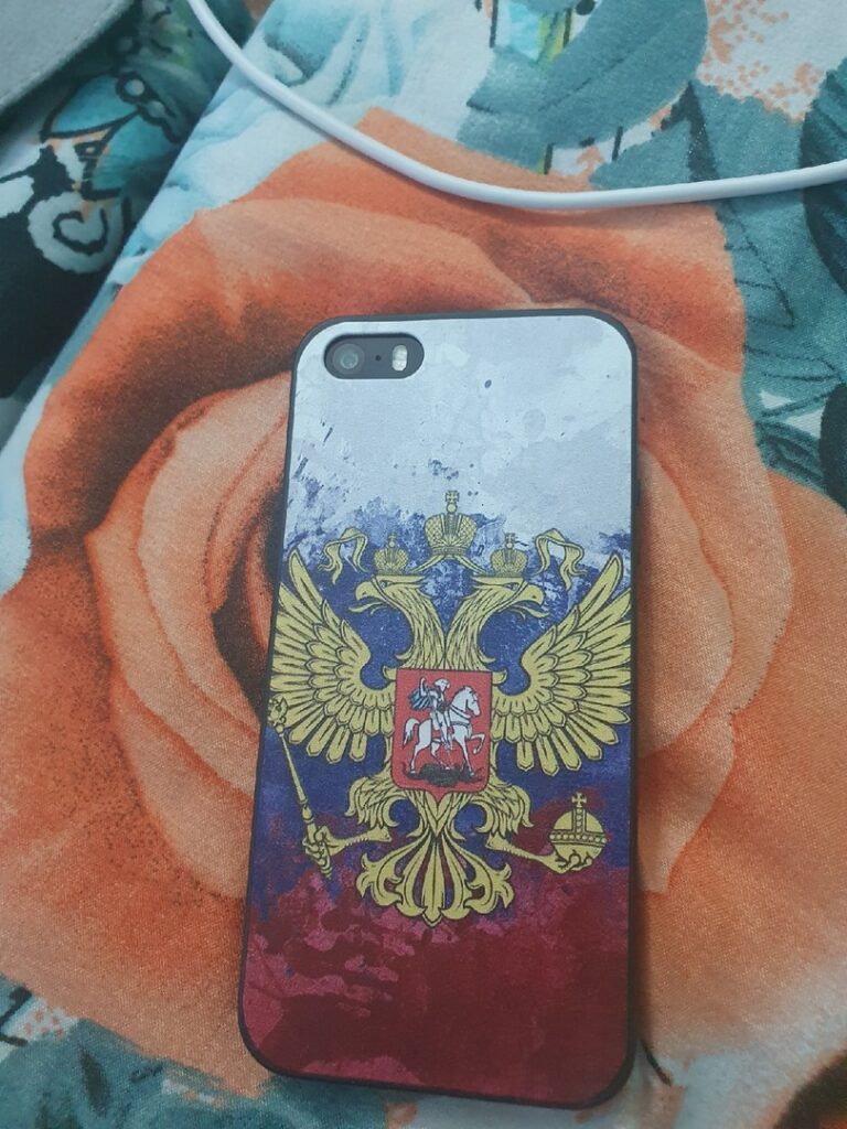 Продаю айфон.